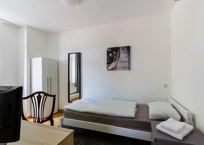 Voyage Hotel *